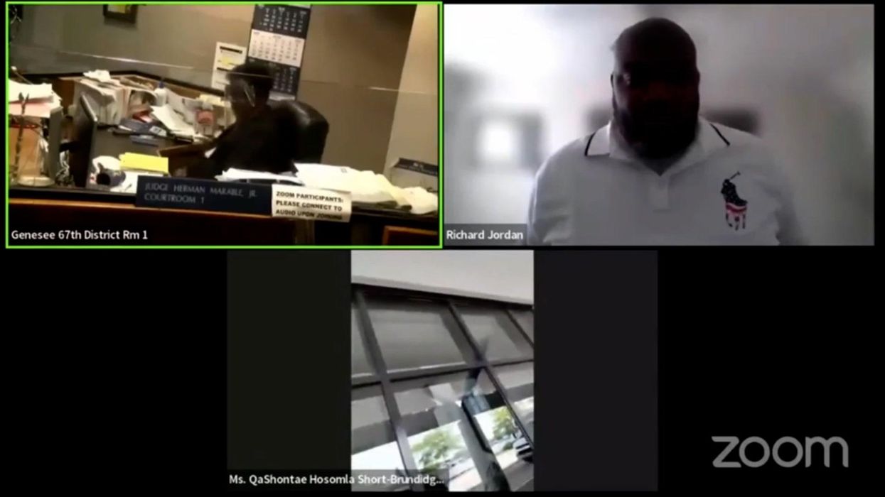 Woman stunned after seeing message on man's hand reminding him to 'send breakup email'