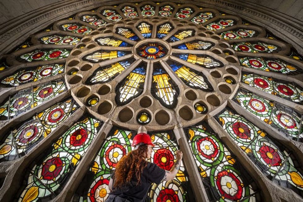 York Minster apprentice stonemason Freya De Lisle begins an analysis of York Minster\u2019s stunning Rose Window