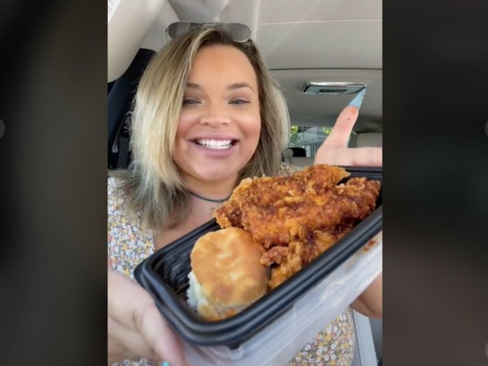 YouTube star Trisha Paytas tries KFC\u2019s Nashville Hot Chicken Tenders