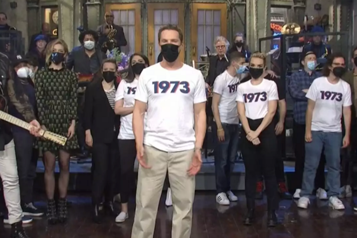 Benedict Cumberbatch wears t-shirt supporting Roe v. Wade during SNL